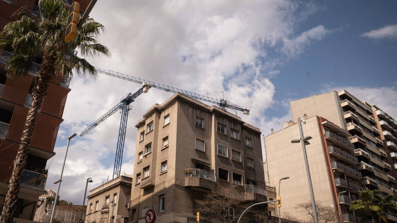 ERC, PSOE y PP se enzarzan por la vivienda en Barcelona