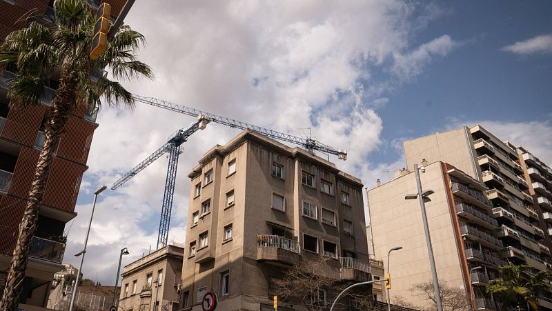 Vídeo: ERC, PSOE y PP se enzarzan por el problema de la vivienda en Barcelona
