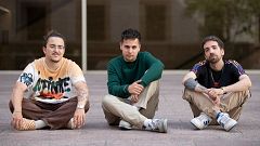 Stay Homas, el grupo que triunfó desde los balcones, saca nuevo disco