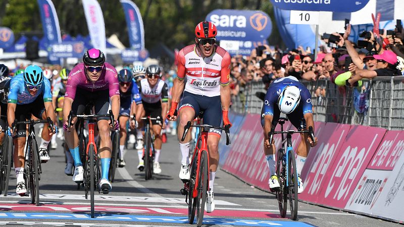 Giro de Italia 2023 | Pedersen conquista Nápoles en un disputado esprint de la sexta etapa