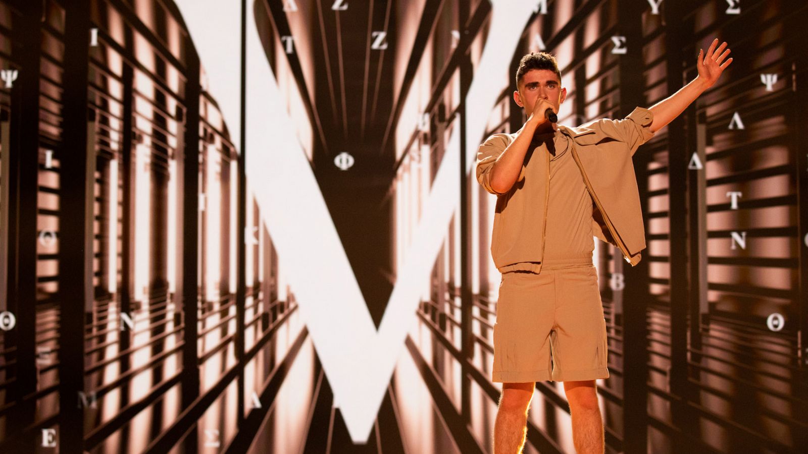 Eurovisión 2023 - Grecia: Victor Vernicos canta "What They Say" en la segunda semifinal