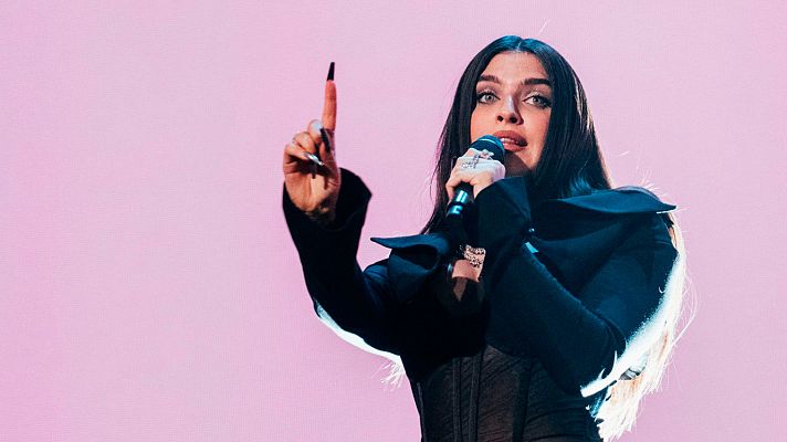 Eurovisión - Reino Unido: Actuación de Mae Muller