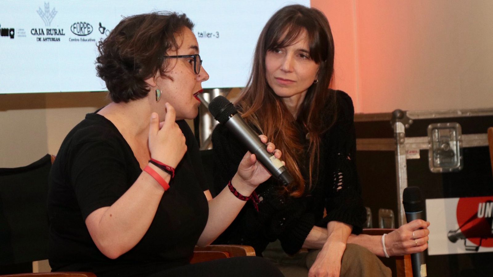 Laura Ferrero presenta 'Los astronautas' en la 38 edición de la Feria del  Libro de Cádiz ·