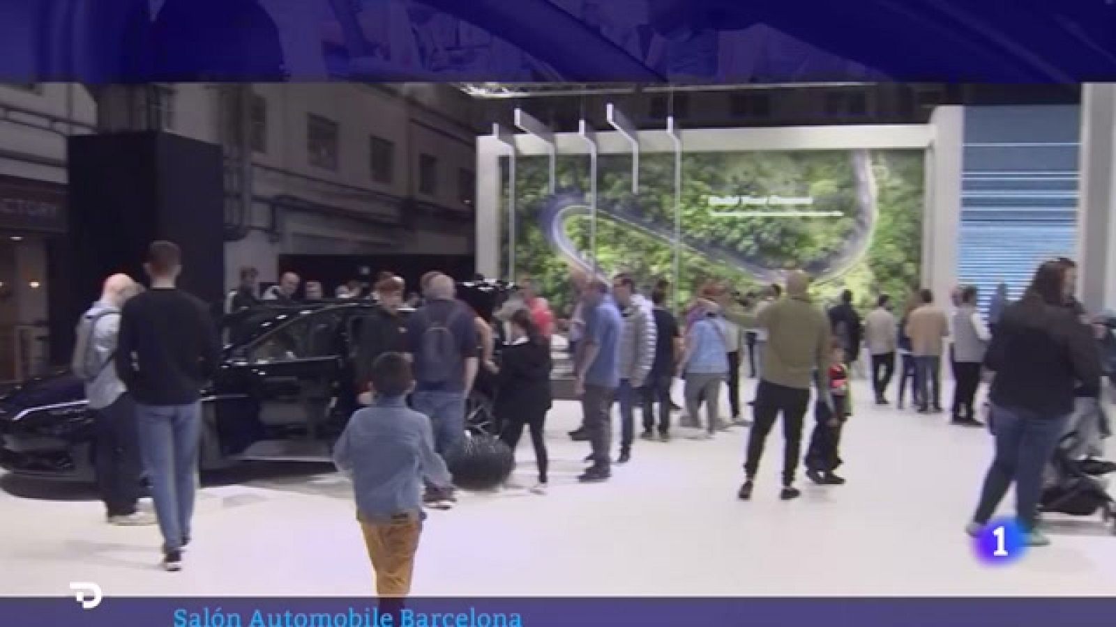 Dudas entre los visitantes del Salón del Automóvil de Barcelona -RTVE.es