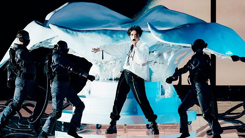 Eurovisión 2023 - Serbia: Luke Black canta "Samo Mi Se Spava" en la final