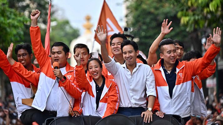 Telediario 2 - El partido opositor Move Forward gana en las elecciones de Tailandia