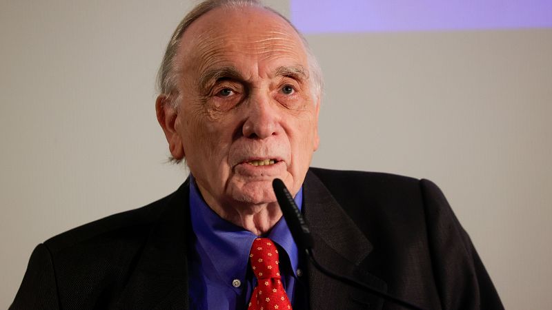 El director de cine y novelista F. Méndez-Leite presenta su último libro, 'Fracaso sentimental en la calle 50'