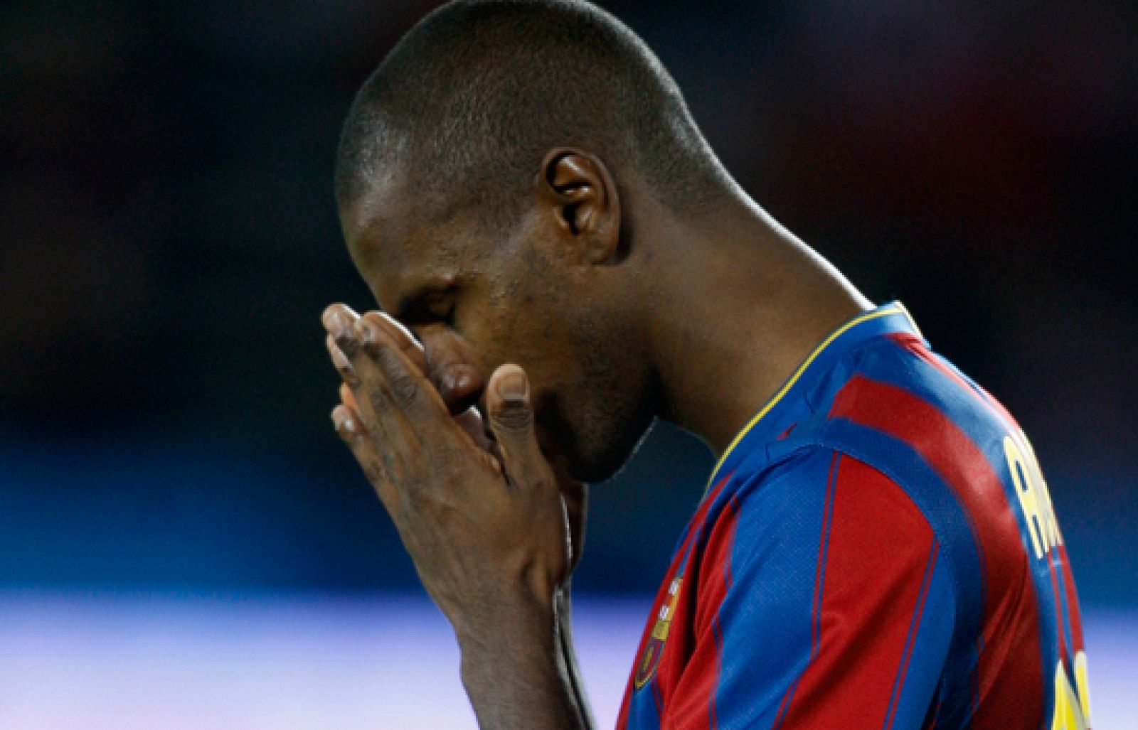 Eric Abidal se suma a la lista larga de bajas que tiene el Barcelona de cara al choque ante el atlético de Madrid del próximo fin de semana. El francés estará de baja unos dos meses.
