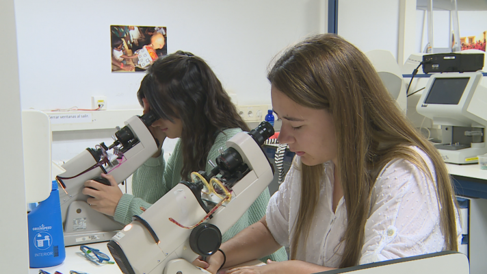 Optometristas viajan a Senegal para darles una segunda vida a miles de gafas