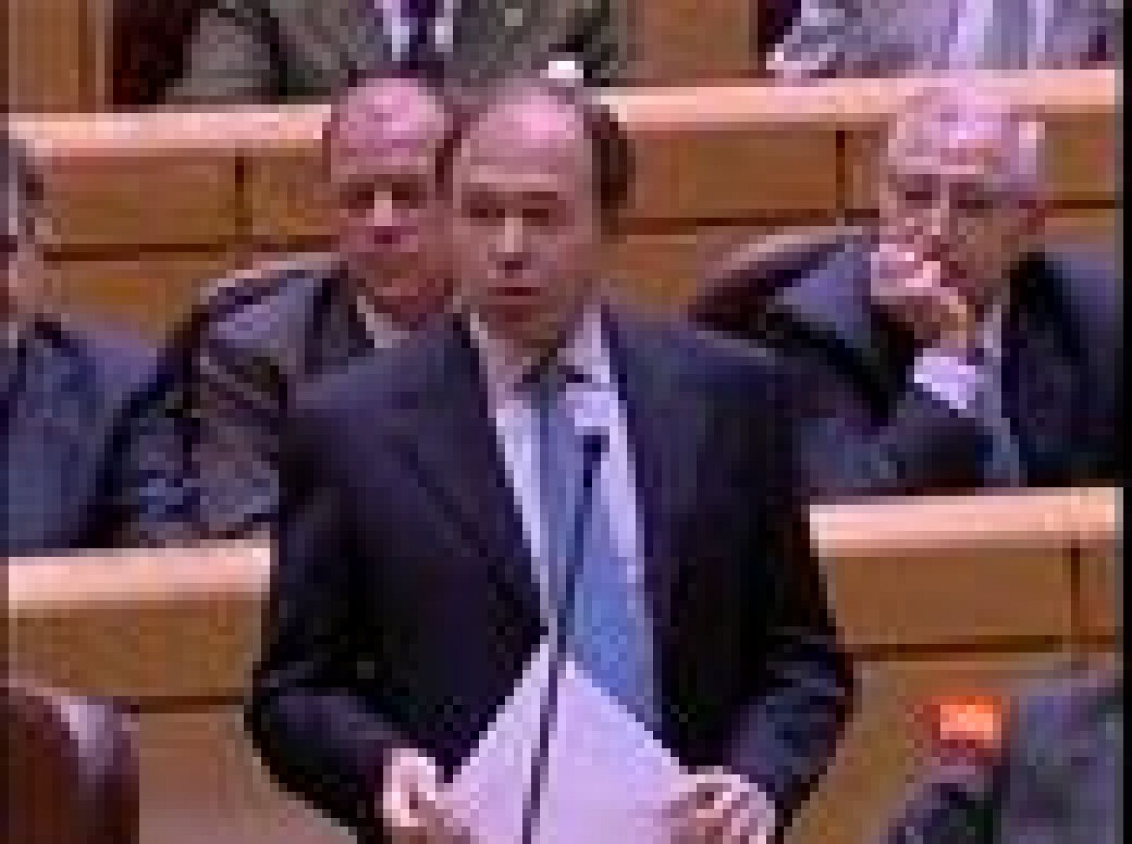 Zapatero responde a preguntas de la oposición sobre la política económica del Gobierno | Ver