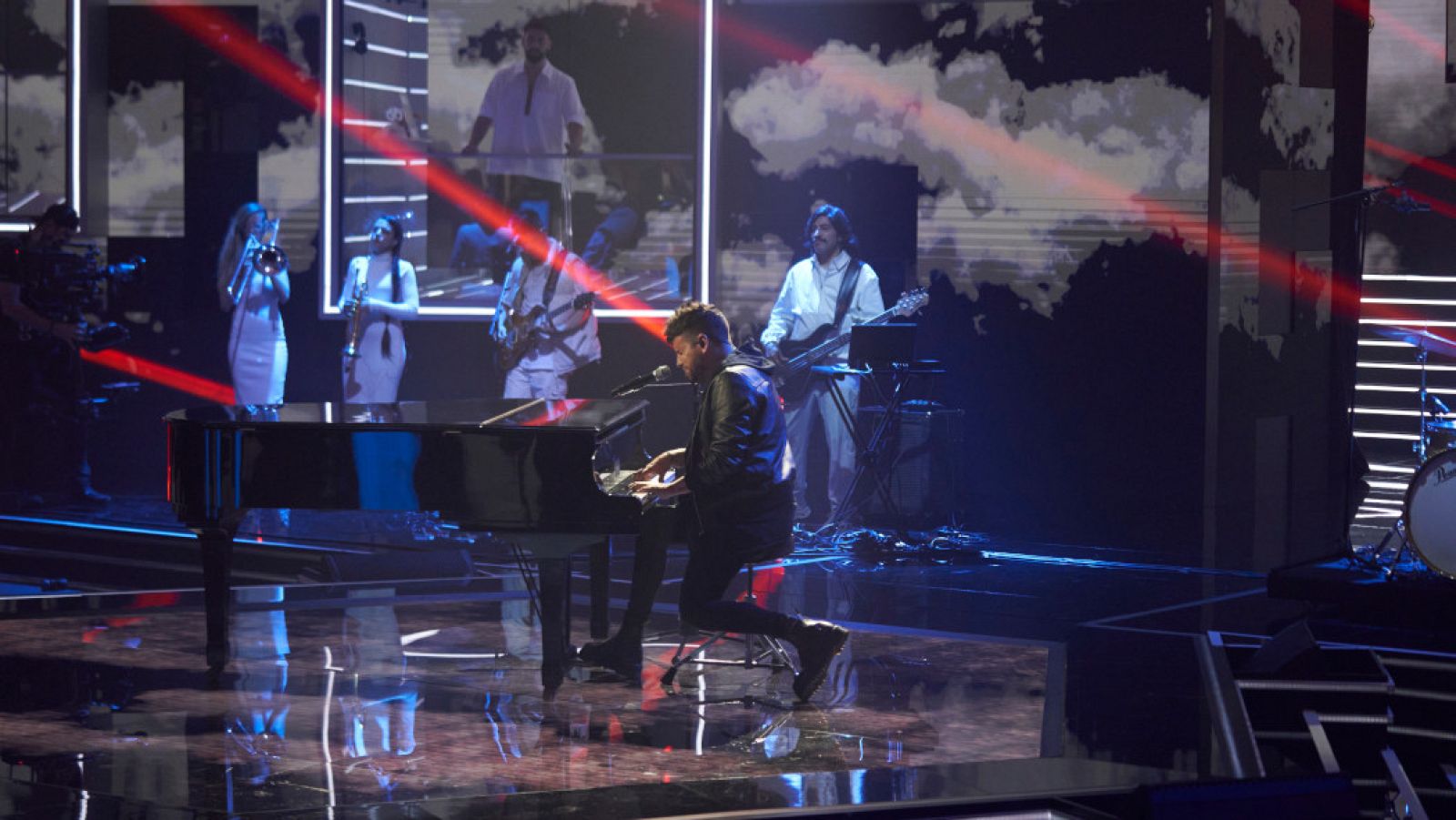 Pablo López abre la final de Cover Night con 'Quasi'