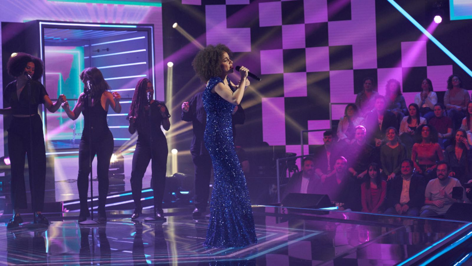 Virginia Alves fusiona un tema de Julio Iglesias con ABBA