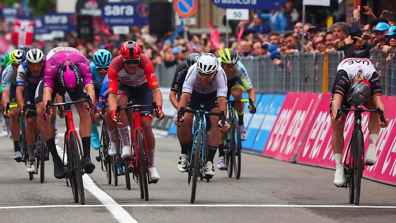 Giro Italia 2023 | Victoria de etapa de Pascal Ackerman (UAE) al sprint en la 11ª etapa