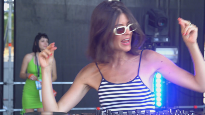 Objetivo igualdad - Mujeres disyoqueis: 'Para ser mujer lo haces mejor que muchos hombres'