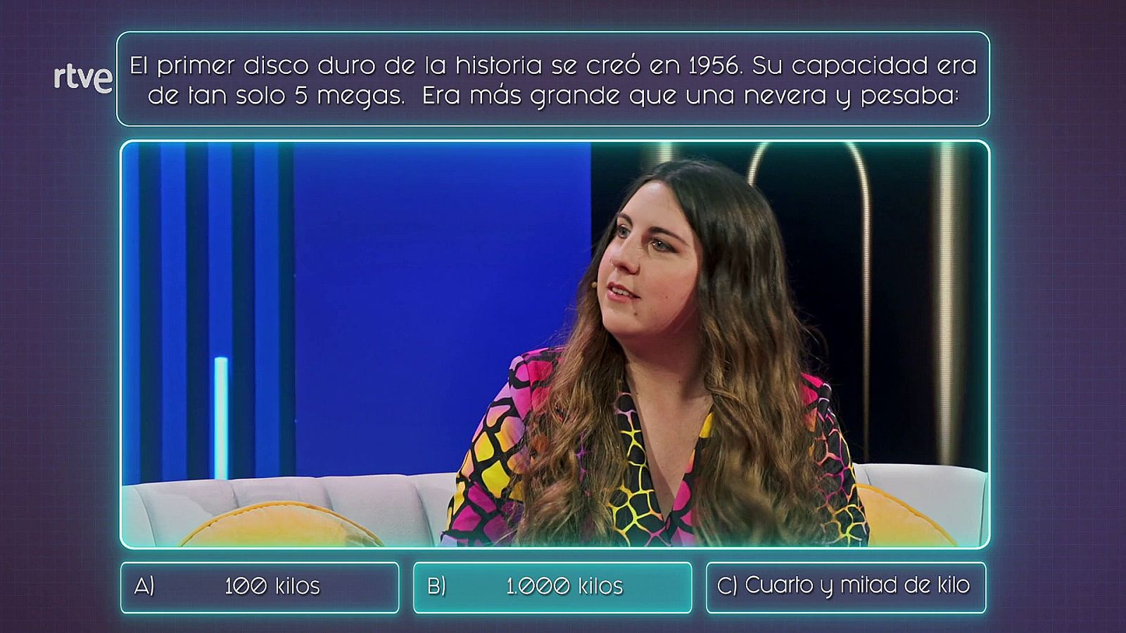 ¿Cuánto pesaba el primer disco duro de la historia?