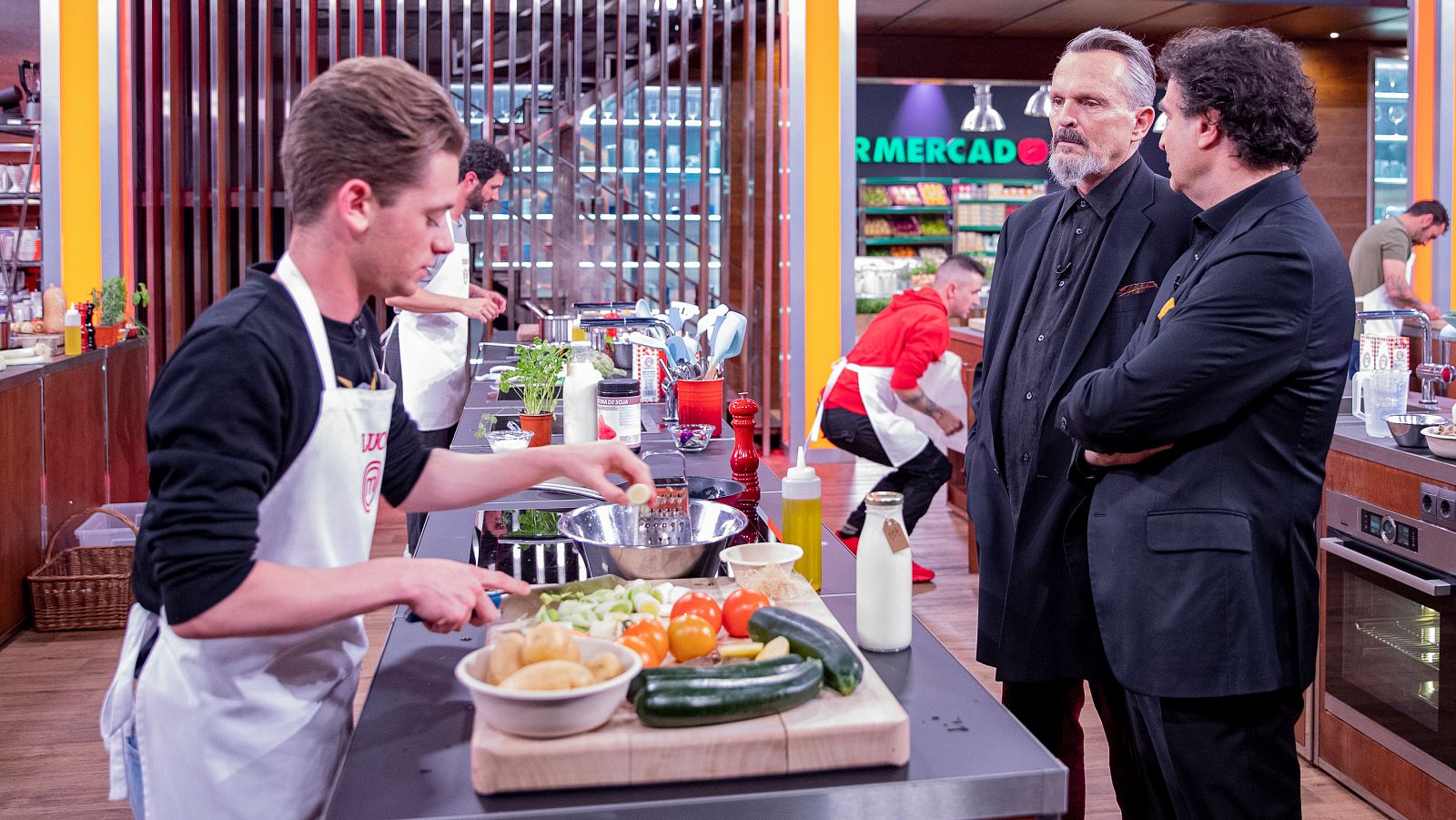 Miguel Bosé regresa a las cocinas de MasterChef