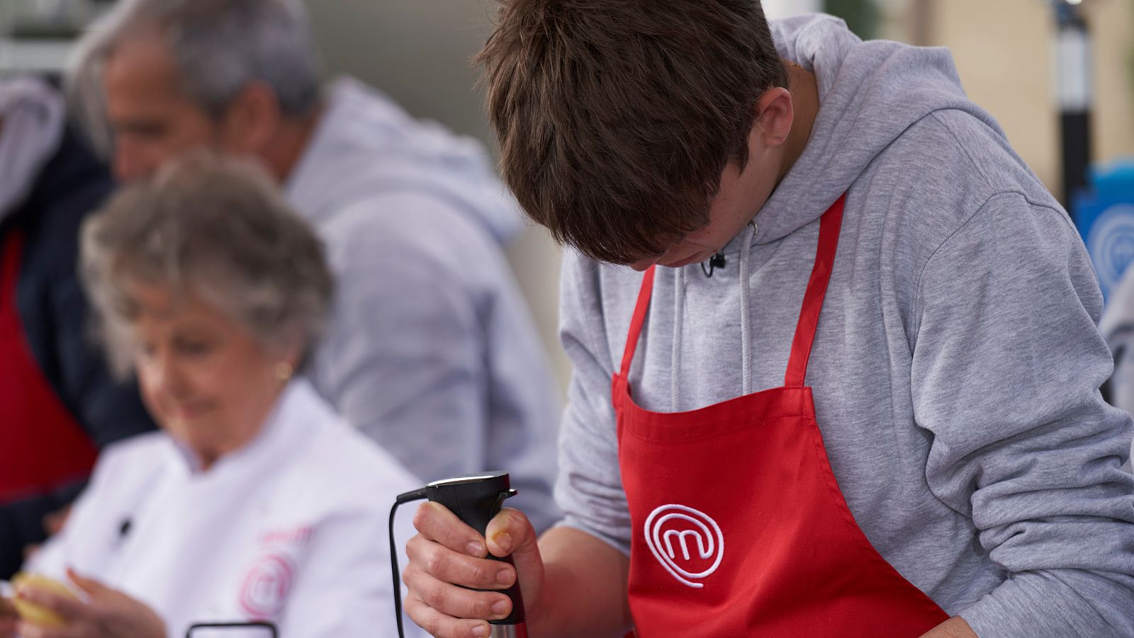 Alex recuerda el cocinado con su abuela en MasterChef Junior