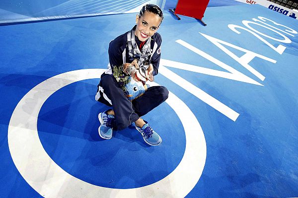 Natación - El mundo del deporte se rinde a la carrera de Ona Carbonell