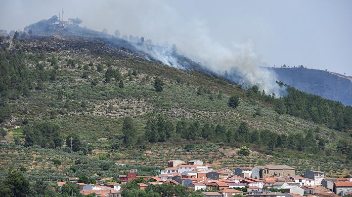 Telediario 1 - El incendio declarado en las Hurdes sigue fuera de control