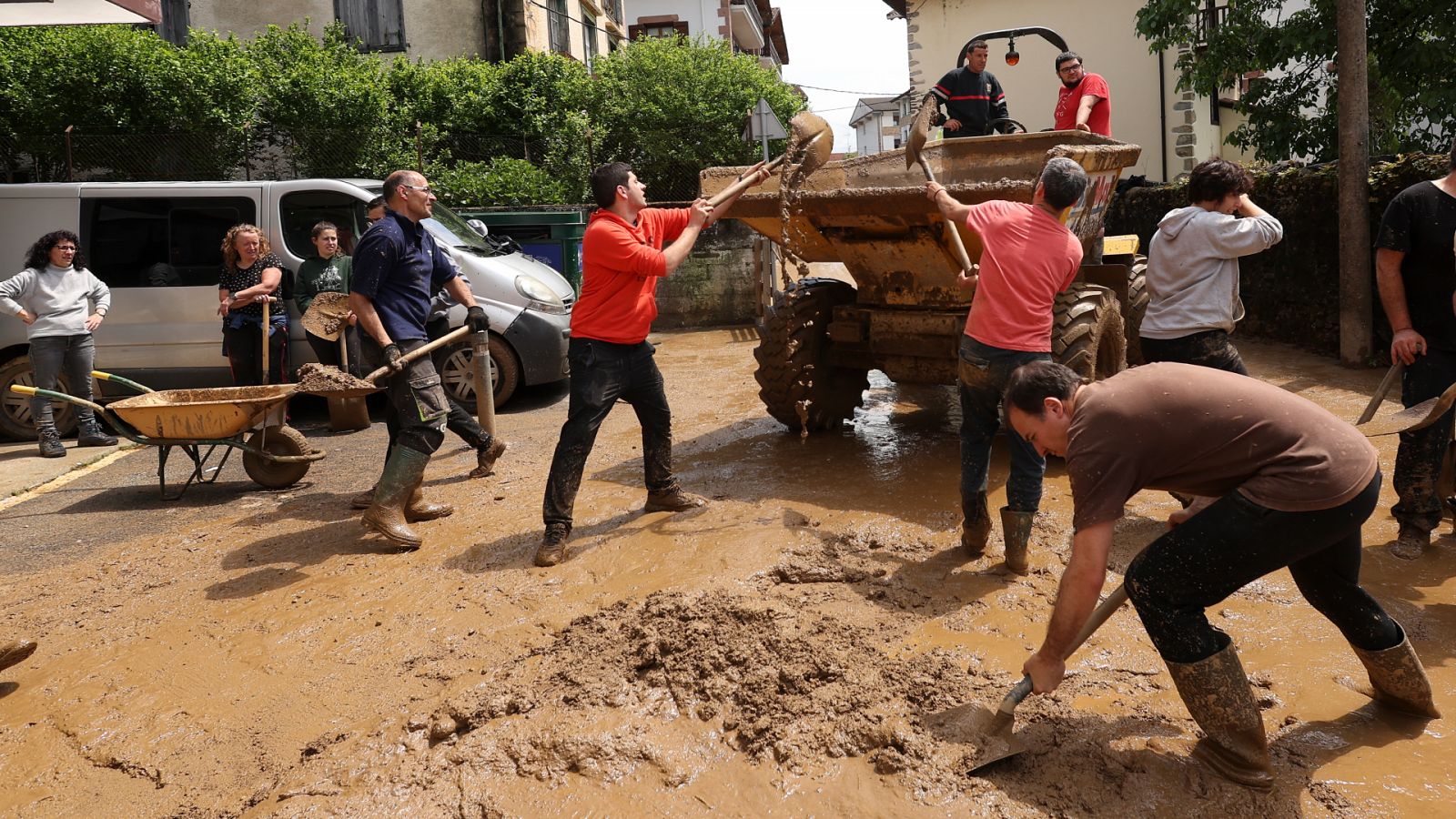 Las lluvias torrenciales en Navarra y Gipuzkoa dejan graves inundaciones