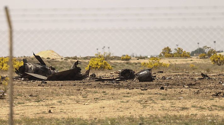 Un F-18 del Ejército del Aire se estrella durante una exhibición en Zaragoza y el piloto logra eyectarse