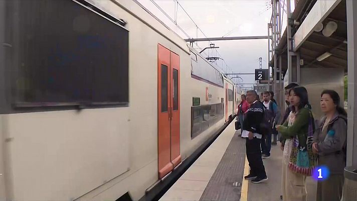 L'Informatiu - L'R2 Sud recupera el servei habitual: el primer dia feiner, sense incidències