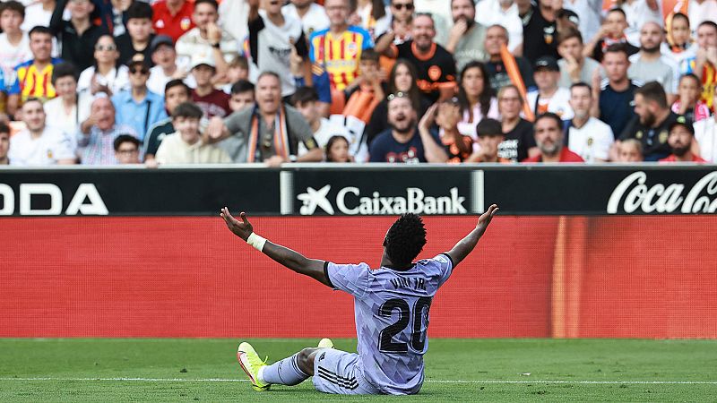 Vídeo: Los líderes políticos condenan los insultos racistas a Vinicius en Mestalla