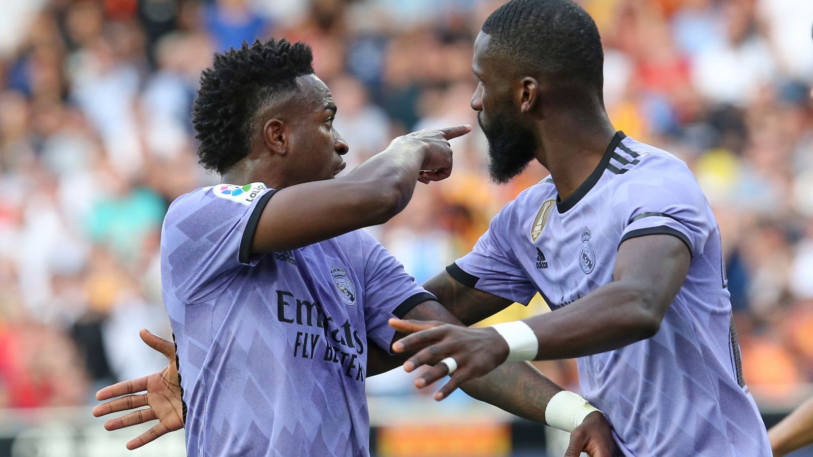 Vídeo | Reacciones en la política a insultos racistas a Vinicius: Brasil se queja y Sánchez anuncia "tolerancia cero"