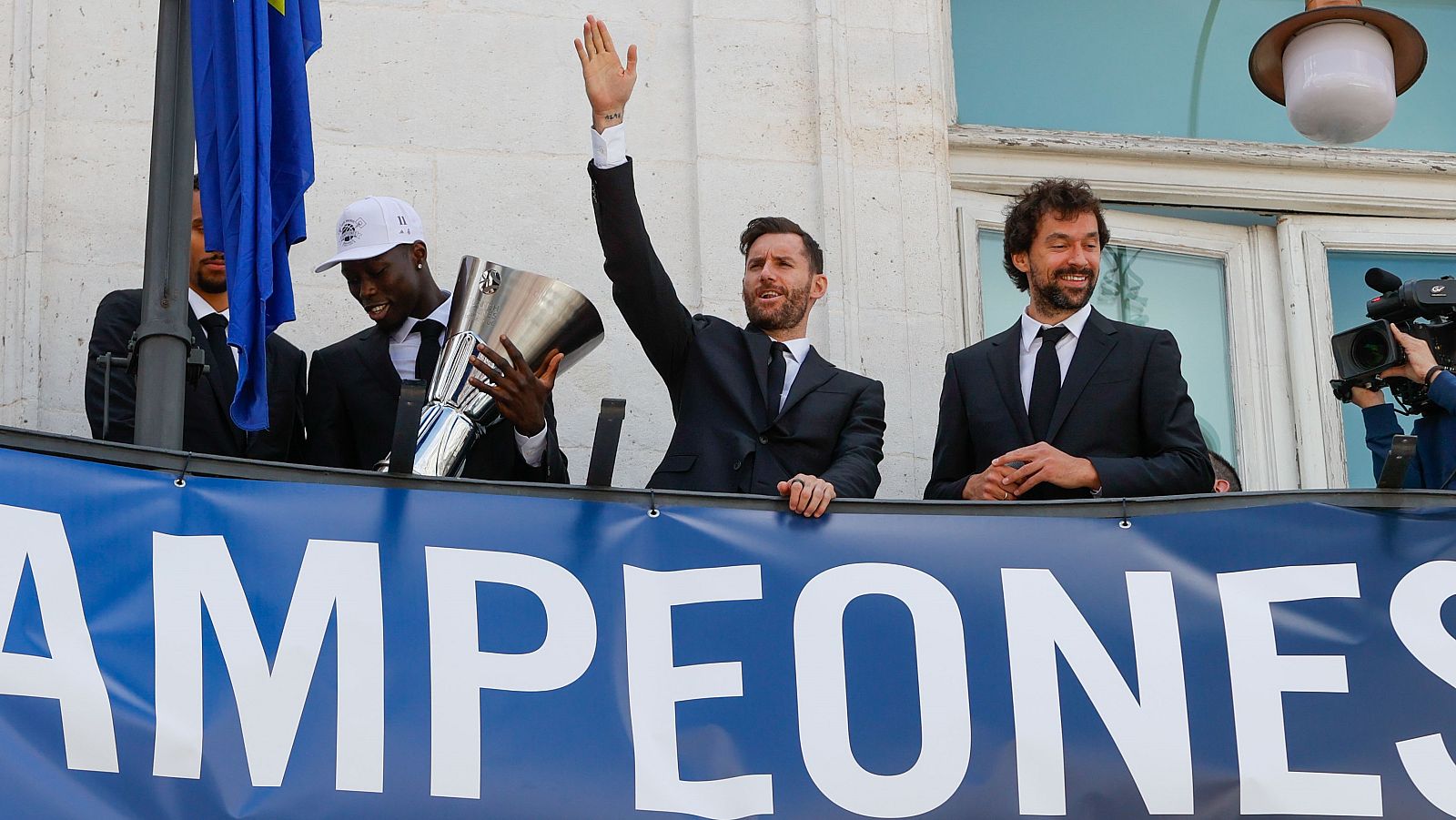 Euroliga de baloncesto: el Real Madrid ofrece el trofeo a sus aficionados | Ver