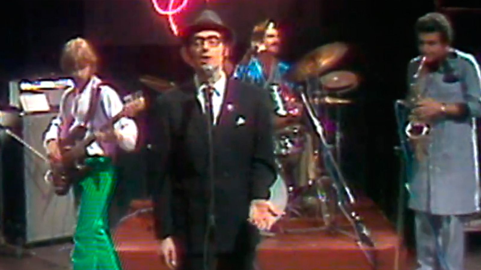 Arxiu TVE Catalunya - Musical express - Jaume Sisa, Orquestra Maravella, Los Trovadores, Supercharge, Tim Blake, Samantha i Salvador