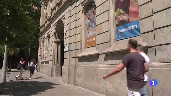 Façana de l'escola dels Jesuïtes de Casp de Barcelona