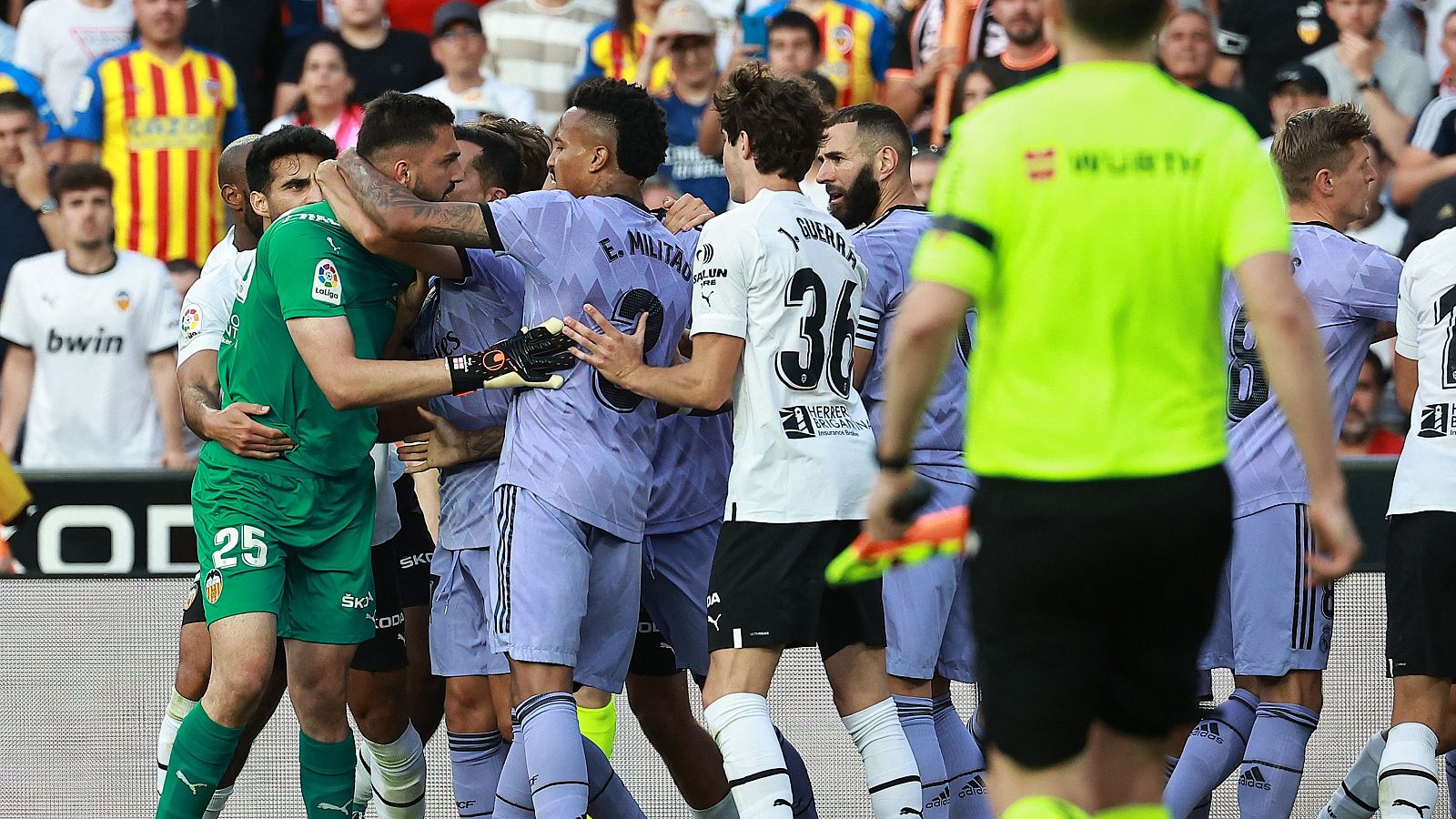 Competición eliminó la sanción a Vinicius tras culpar al VAR de ofrecer una versión "sesgada" - ver ahora