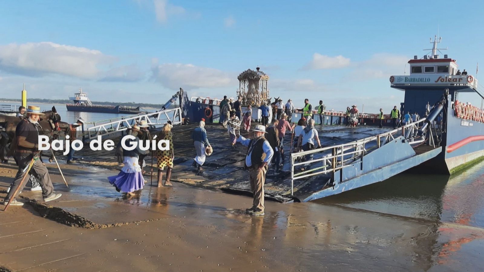 Las Hermandades embarcan en Bajo de Guía - Ver ahora
