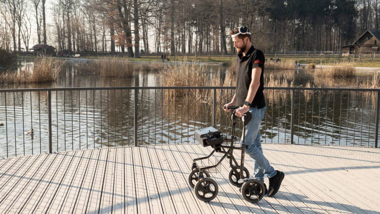 Un hombre parapléjico vuelve a caminar 