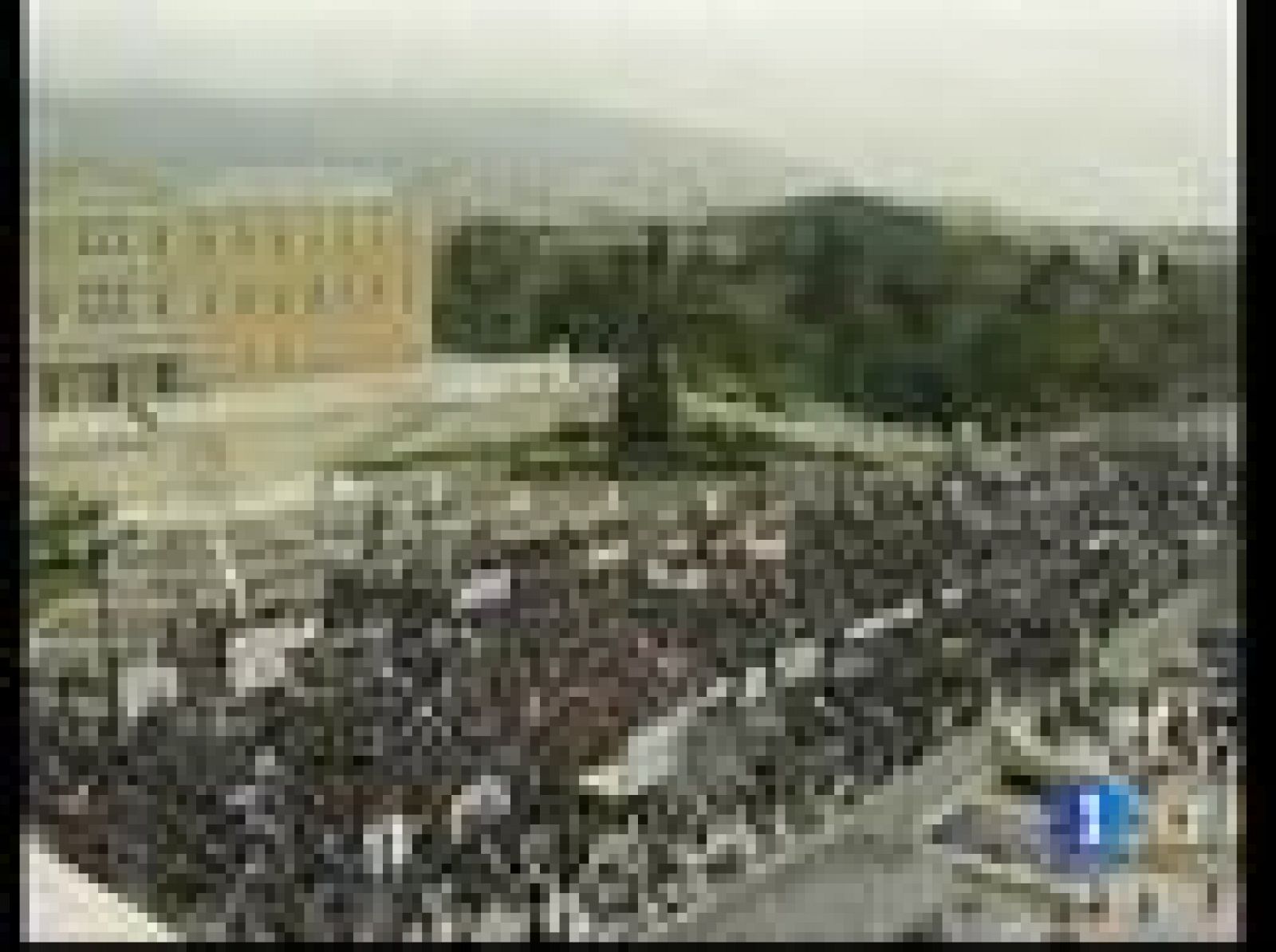 Los planes de ajuste del gobierno Griego han provocado numerosas protestas en el país | Ver