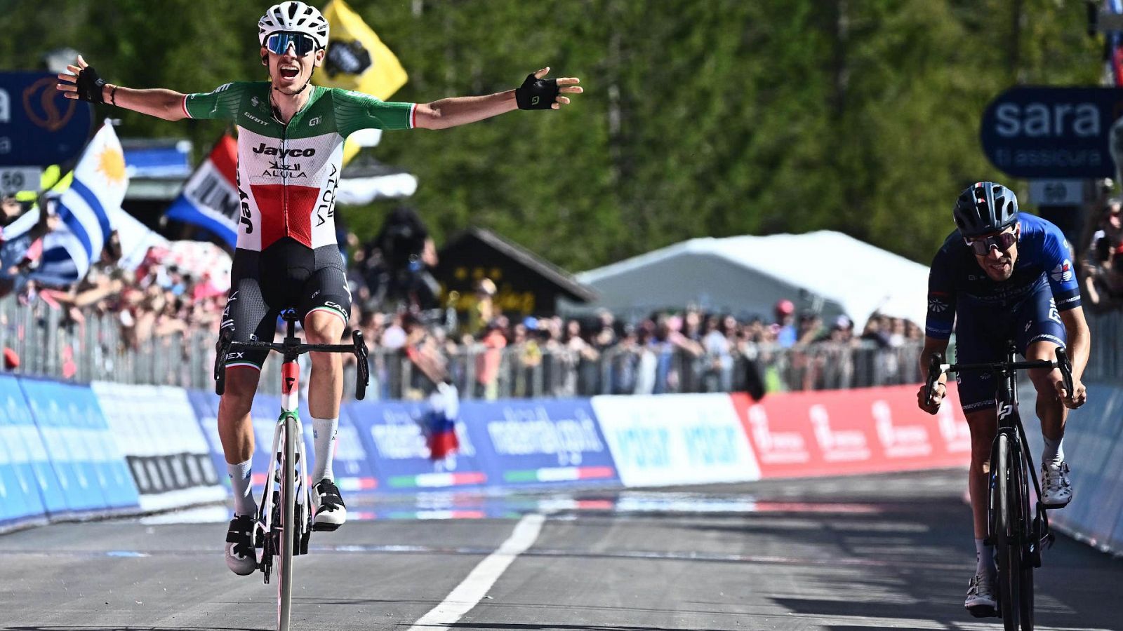 Zana gana su primera etapa en el Giro y Thomas aguanta a Roglic -- Ver ahora
