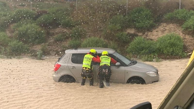 Caos por las lluvias en Molina de Segura: una quincena de personas han sido rescatadas en la región murciana