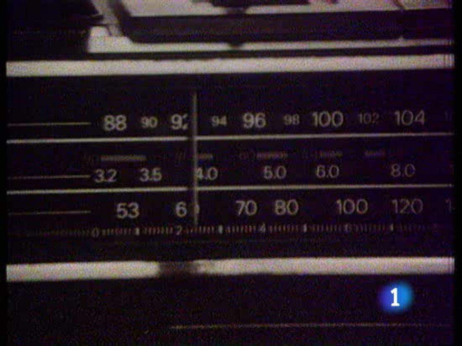 Hace 50 años el cine vivió uno de sus momentos más terroríficos con la película "Psicosis". Para celebrarlo Radio Nacional ha decidido volver a retomar el formato de ficción sonora con una adaptación de la obra maestra de Hitchcock. La escucharemos el 20 de febrero, pero se grabó anoche. 