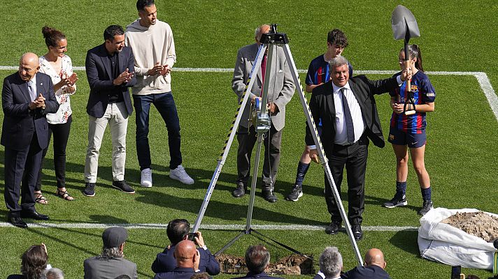 Laporta pone la primera piedra del nuevo Camp Nou