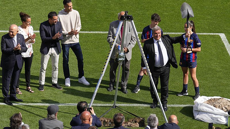 Laporta pone la primera piedra del nuevo Camp Nou -- Ver ahora
