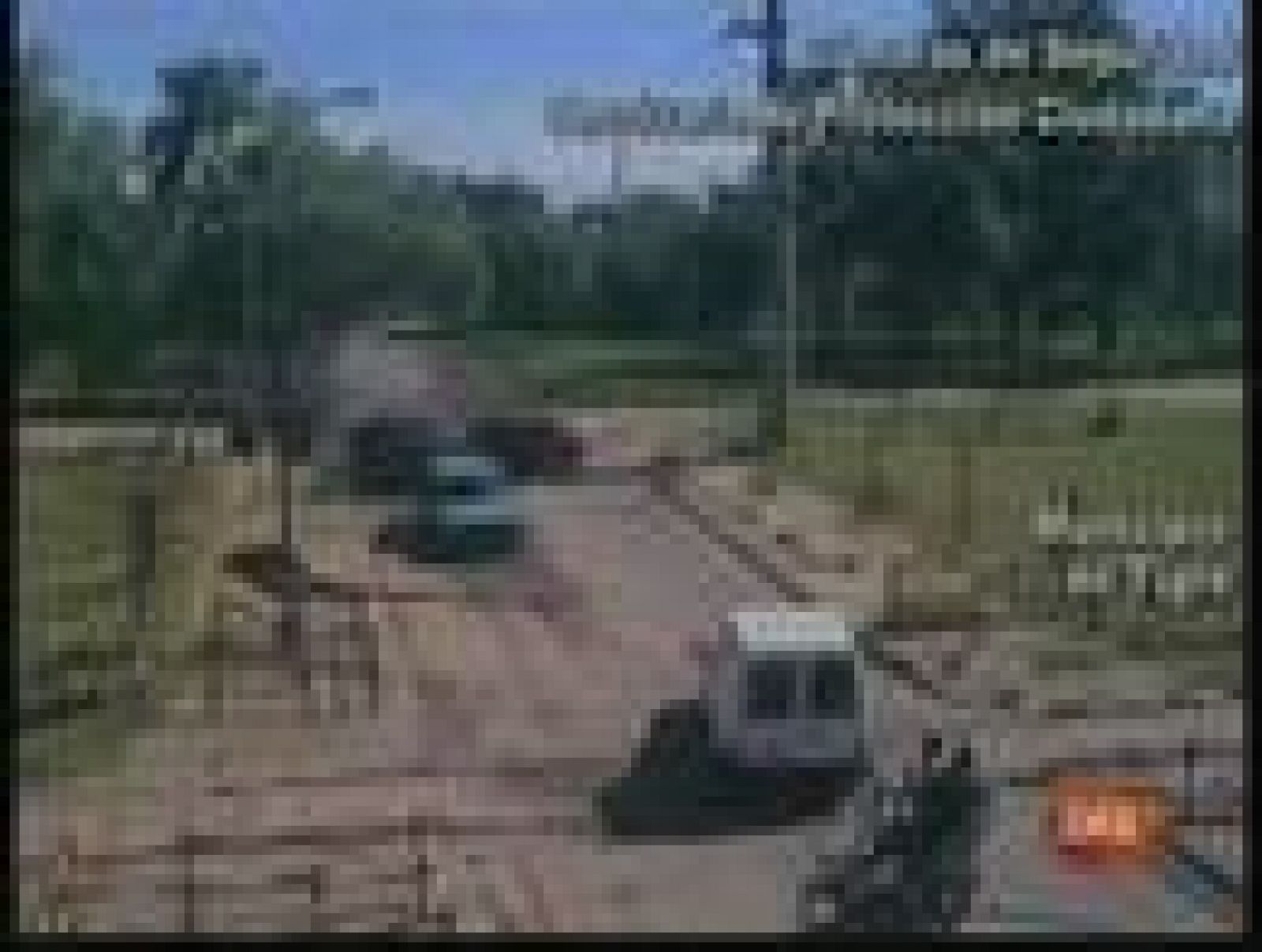 Una furgoneta se salva por segundos de ser embestida por un tren | Ver