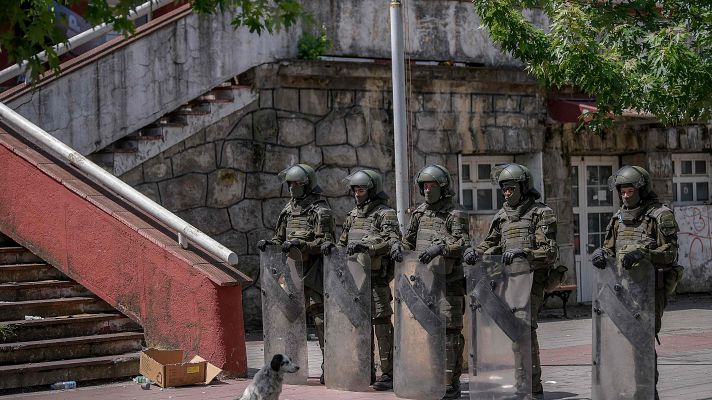 Telediario 1 - Disturbios entre manifestantes serbios y soldados de la OTAN en el norte de Kosovo