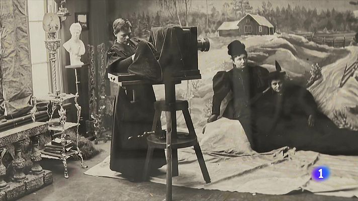 Telediario 1 - Arranca Photoespaña, que gira en torno al arte contemporáneo, la presencia de la mujer o los roles de género.