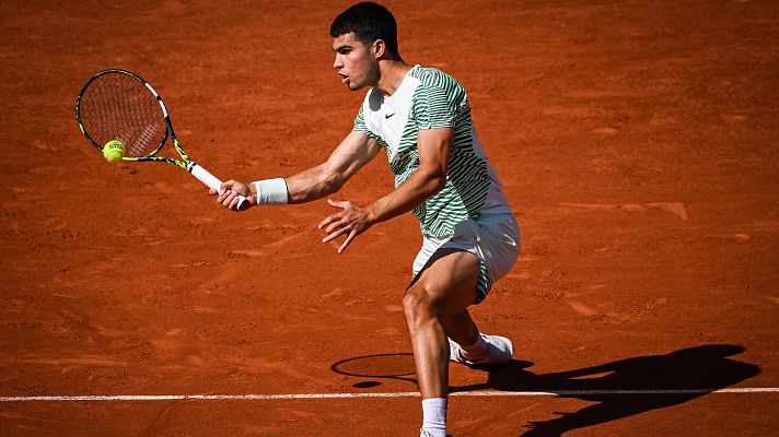 Tenis - Alcaraz sigue mostrándose firme y logra el billete a la tercera ronda en Roland Garros