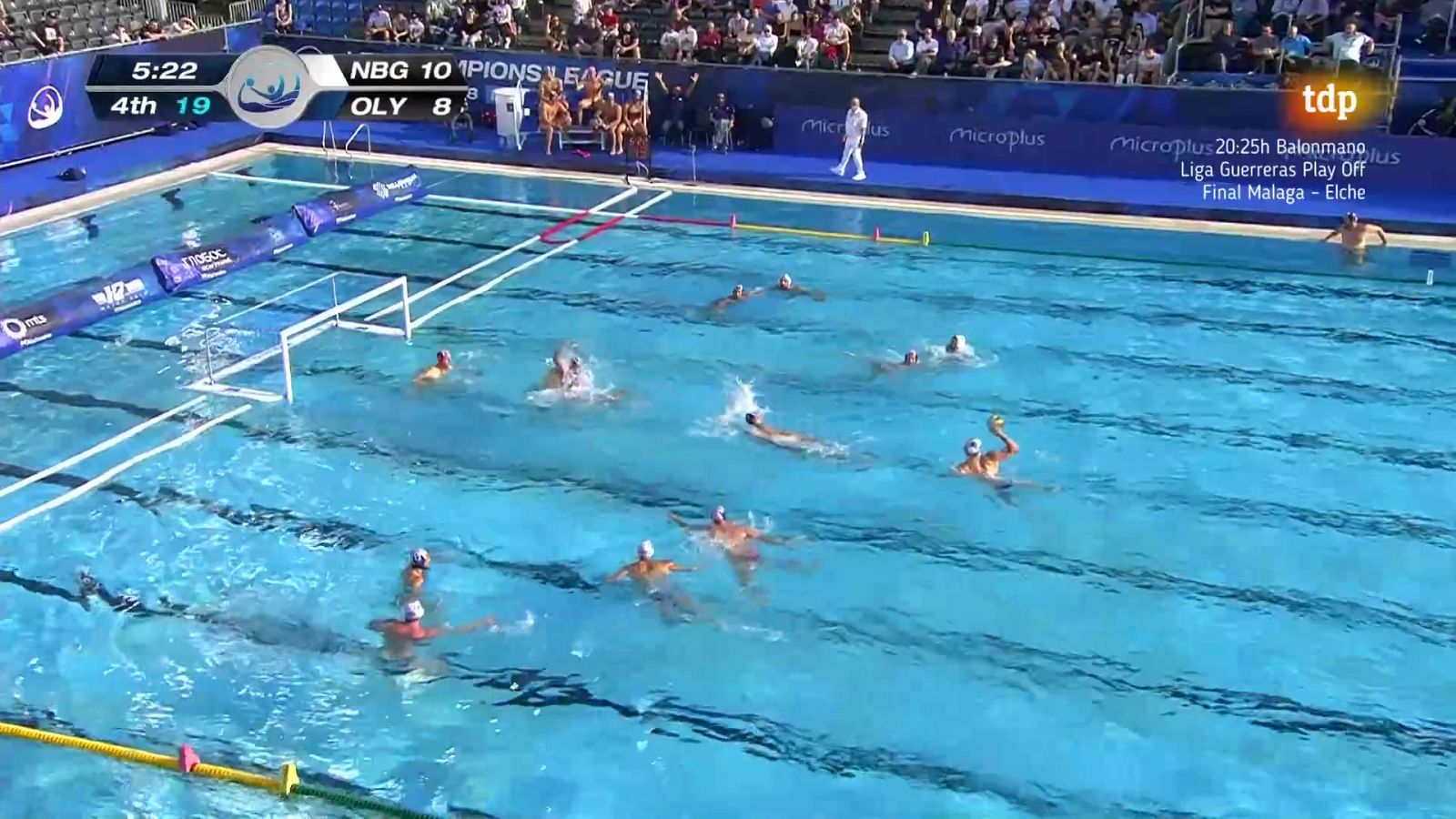 Imagen curiosa en la final a ocho de la Champions de Waterpolo con el gol en propia de Olympiacos