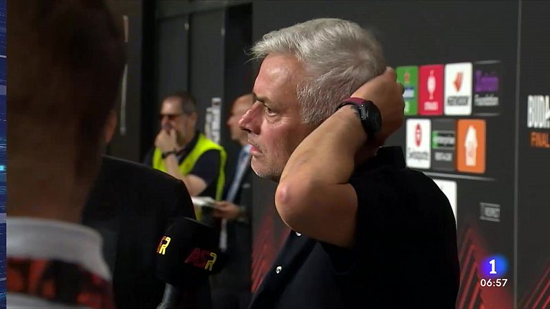 Mourinho cargó contra los árbitros y fue a recrimináserlo al parking del  Puskas