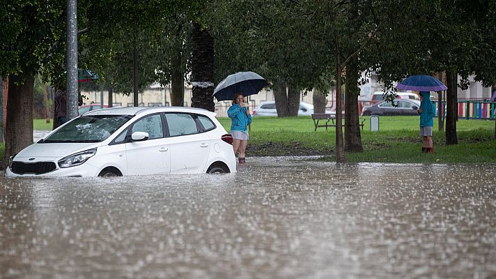 Telediario 1 - Tras meses de sequía, lluvias intensas en toda España