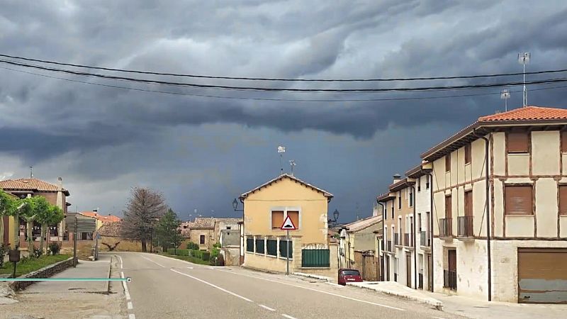 Intervalos nubosos, y nubosidad de evolución diurna y chubascos y tormentas casi generalizados en el interior peninsular y Baleares - ver ahora