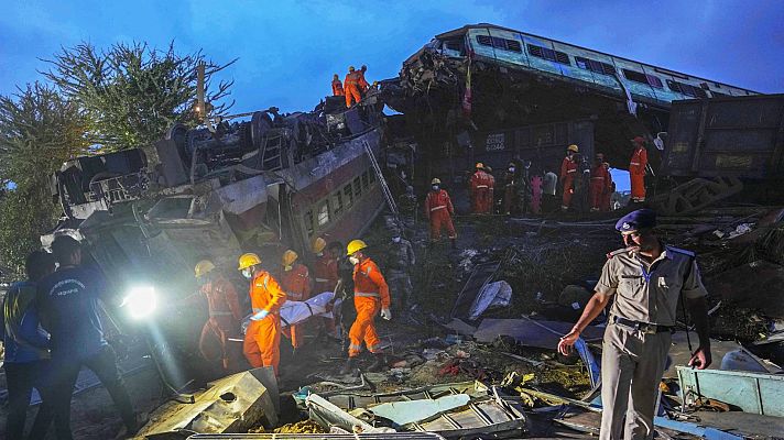 Telediario Fin de Semana - Las autoridades elevan a 288 los fallecidos en el peor accidente de tren del siglo en la India