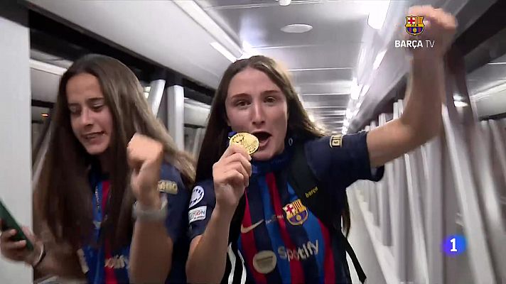 L'Informatiu - Les jugadores del Barça celebren la Champions